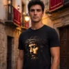 chico con camiseta pasion de cristo