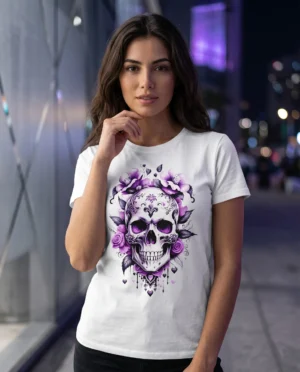Camiseta "Calavera Amatista" - Cráneo y Rosas Púrpuras